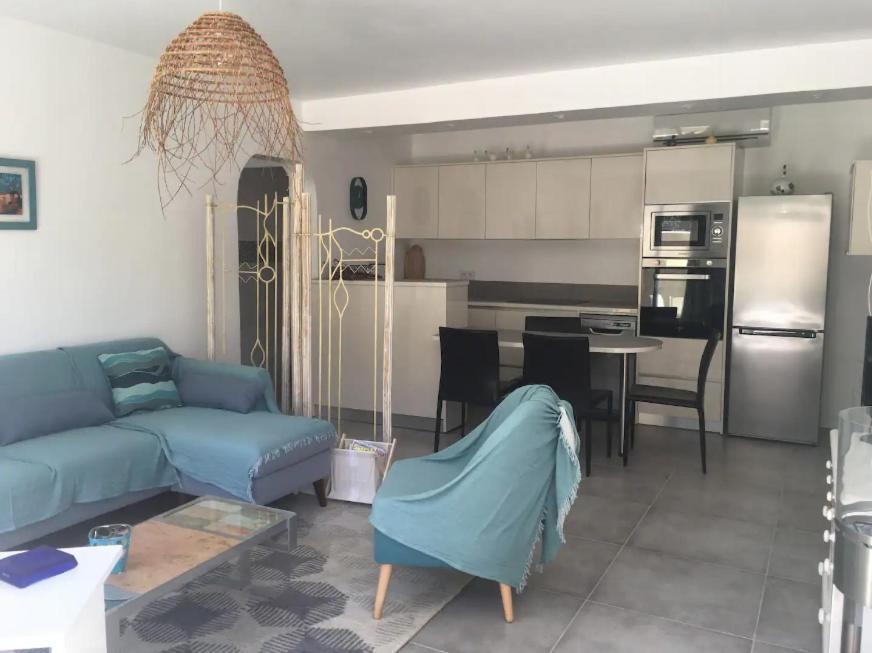 Azur Appart 4 Pers - Parking - Terrasse - 10Min Du Centre Каси Екстериор снимка