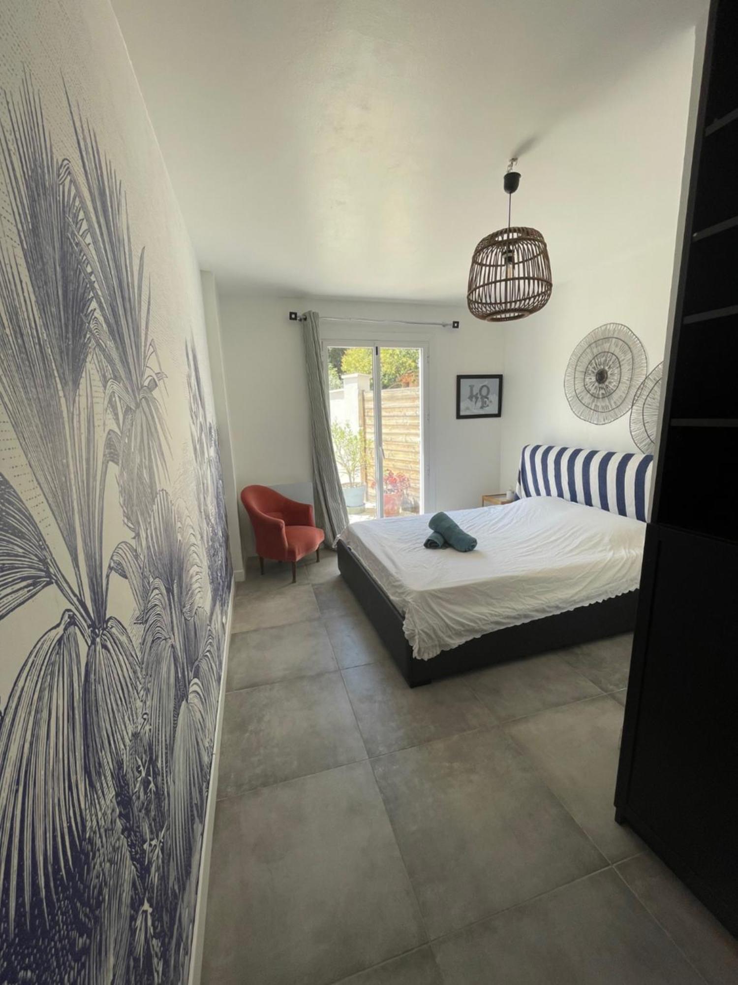Azur Appart 4 Pers - Parking - Terrasse - 10Min Du Centre Каси Екстериор снимка
