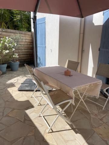 Azur Appart 4 Pers - Parking - Terrasse - 10Min Du Centre Каси Екстериор снимка