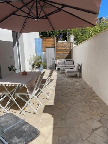 Azur Appart 4 Pers - Parking - Terrasse - 10Min Du Centre Каси Екстериор снимка